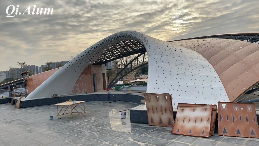 Paneles de aluminio perforado para fachadas